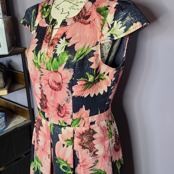 Modcloth Floral Cap Sleeve Dress - Picture 4 of 6